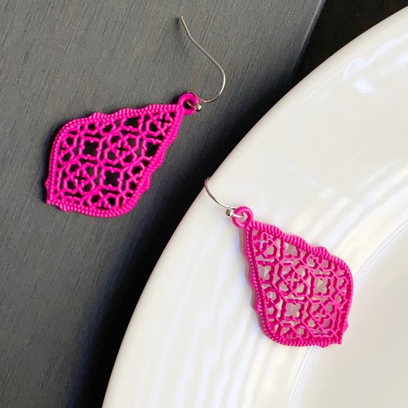 NEW Leaf Filigree Earrings (fuchsia) - Picture 1 of 7